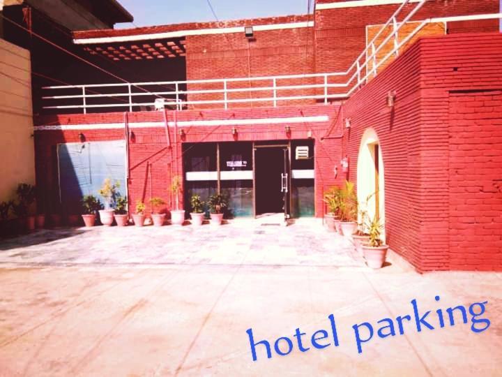 Hotel Royal Luxury Multan Exterior foto